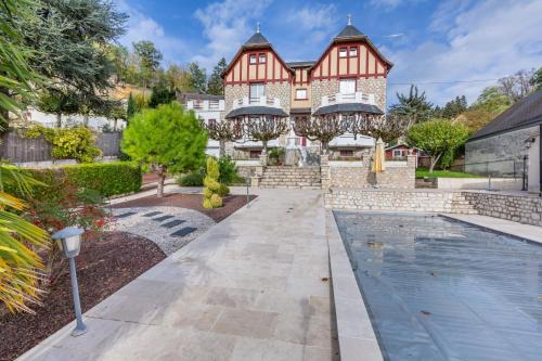 Bourre Villa | Elegant Villa in Bourre with Pool & Pet-Friendly Amenities