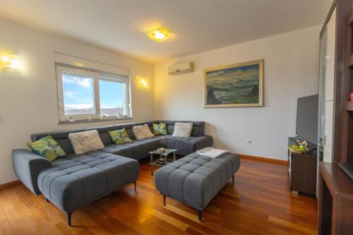 Svib Villa | Villa Čelinka: Relax by the Ocean with Family-Friendly Amenities
