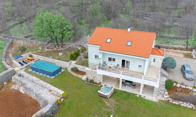 Svib House | Welcome to Villa Čelinka: Family-Friendly with Breakfast