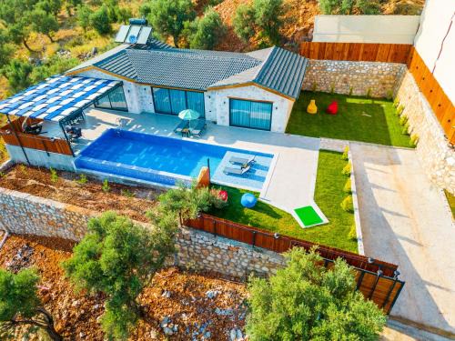 Faralya Villa | Beautiful Villa Şirin in Çayköy: Oceanfront Escape