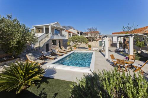 Bogomolje Villa | Relax at Villa Žurnata: Oceanfront Bliss for Families