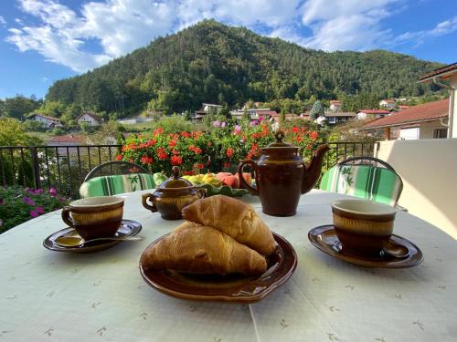 Lasko Apartment | Cozy Apartment BRIONI: Family-Friendly with Breakfast Included