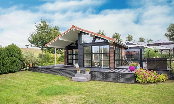 Kattendijke Villa | Cozy Villa with Kitchen for 4 Guests - Ideal Getaway