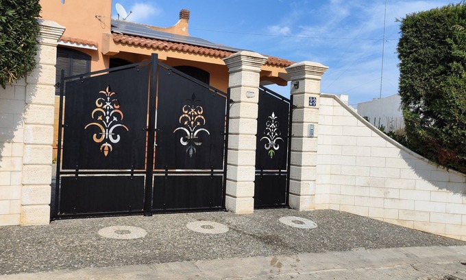 Fontane Bianche Villa | Oceanfront Villa for 10 with Exceptional Review Score
