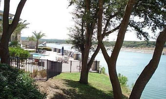 Highland Lake Estates Condo | Villa 1104: Scenic Lake Travis Condo with Pool and Hot Tub