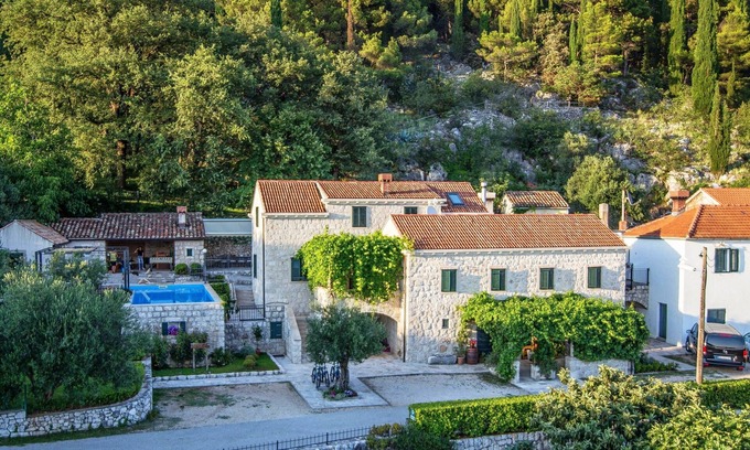 Lovorno House | Discover Kameni Dvori: Family-Friendly Retreat in Lovorno