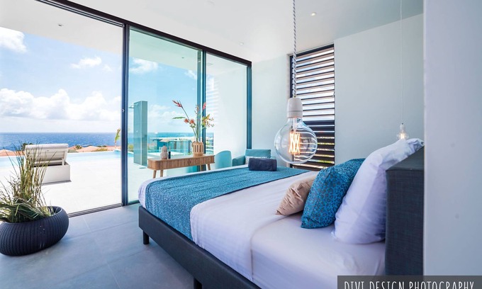 Jan Thiel Villa | Indulge in a Villa with Infinity Pool & Ocean Views