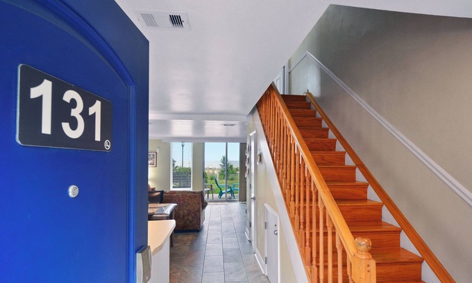 Jekyll Island Condo | Oceanfront Villa 131: Steps from the Beach with Pool