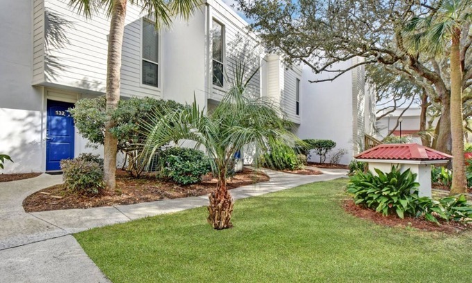 Jekyll Island Condo | Villa 132: Guest Rated 10/10 with Pool & Breakfast