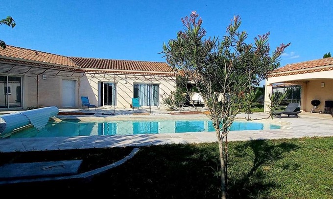 Castres House | Elegant Villa with Pool & Ocean View - Rated 9.7/10