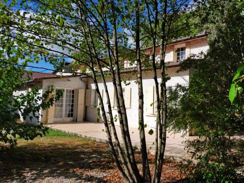 Courcoury House | Spacious Villa with Pool & Ocean Views for 10 Guests
