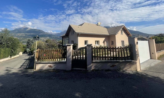Savines-le-Lac Villa | Villa 16pers. jacuzzi closed ground parking near lake and mountain