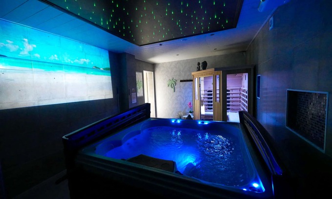 Ittenheim Villa | Villa with Private Spa, BBQ & Table Football - Rated 9.6