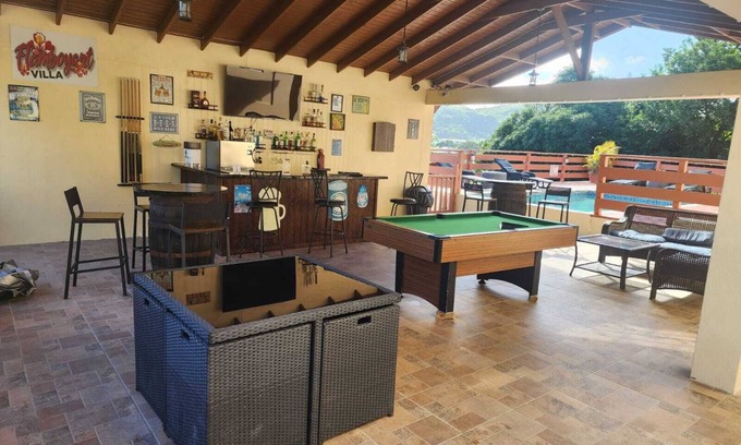 Bois d'Orange Apartment | Unforgettable Flamboyant Villa with Oceanfront Pool