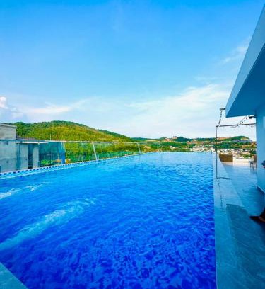 Bai Chay Villa | Elegant Villa 20: Oceanfront Retreat in Bãi Cháy Center