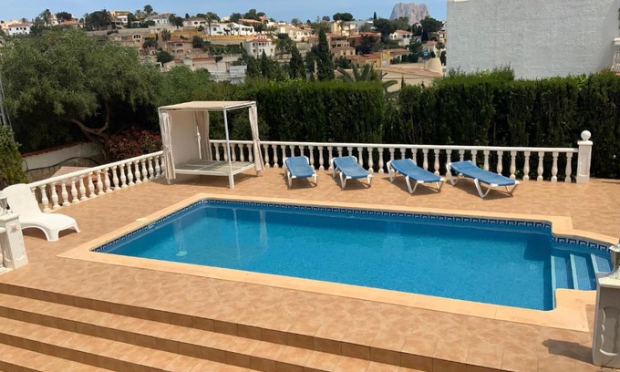 La Canuta Villa | Beautiful Villa Steps from the Beach with Ocean View