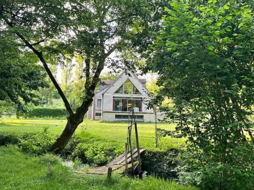Saint-Ouen-les-Vignes Villa | Relaxing Villa 200m2 with Tranquil Atmosphere & Spa Bath
