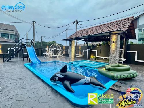 Malacca City House | Villa 20Pax4B3B with Private Pool, Karaoke & BBQ Fun