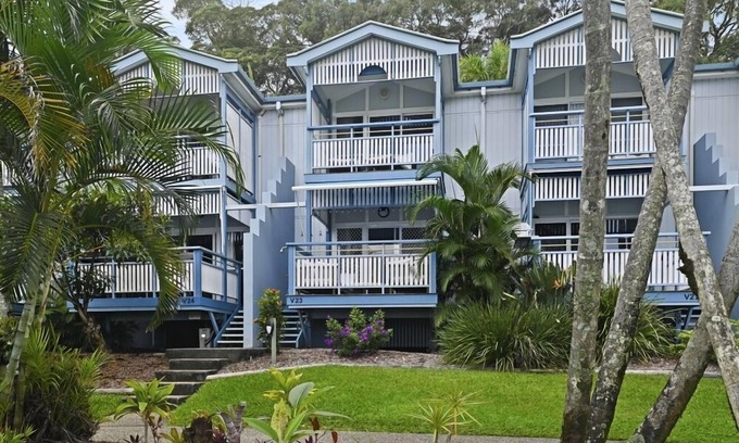 Brisbane Waterfront House | Beachfront Villa 23: Family-Friendly with Breakfast Included