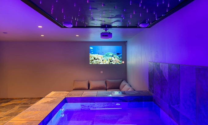 Ittenheim House | Villa Retreat: 6 Bedrooms with Spa, Sauna & Game Room