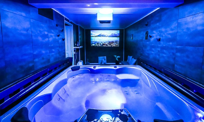 Hurtigheim Villa | Private Spa Villa with Barbecue & Table Football Awaits