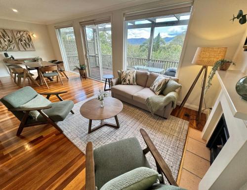 Pokolbin Villa | Relaxing Mountain View Retreat at Cypress Lakes Resort