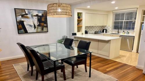 Pokolbin House | Elegant 2BR Riesling Villa at Cypress Lakes Resort