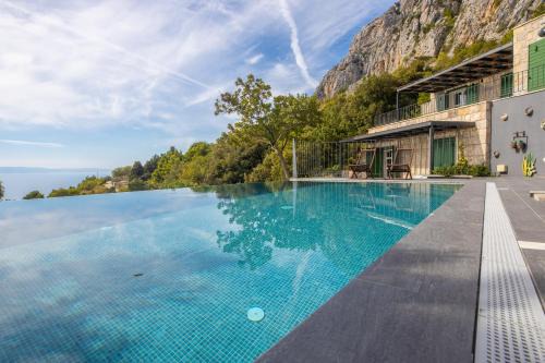 Makarska House | Villa 2M: Pet-Friendly Paradise with Pool & Breakfast