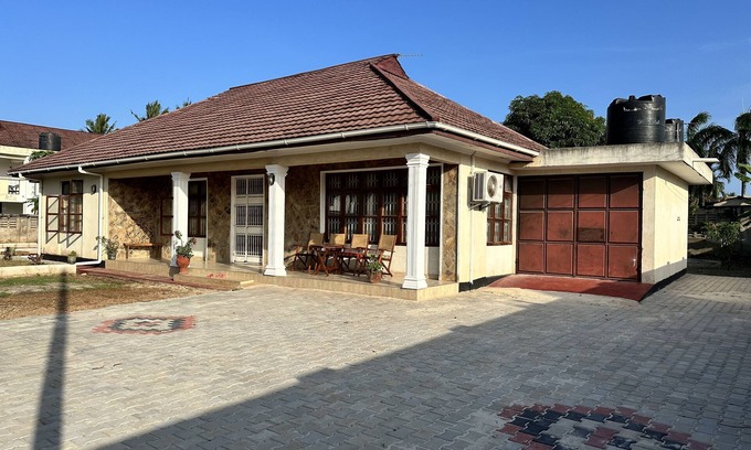 Dar es Salaam Villa | Spacious Villa with 3 Rooms, Ideal for Families and Breakfast
