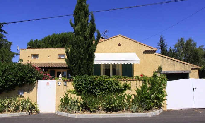 Bouillargues Villa | Elegant Villa with Pool and Ocean Views for Memorable Stays