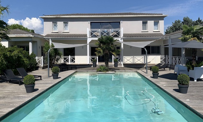 Maillane Villa | Elegant Villa with Pool Near Saint Rémy de Provence