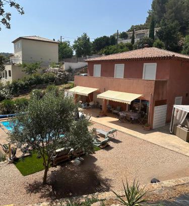 Taradeau Villa | Villa 3ch: Poolside Retreat with Scenic Views & Pet Friendly