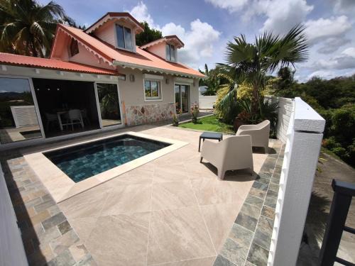 Le Lamentin House | Cozy MWoodsuite Villa with Private Pool & Garden Oasis