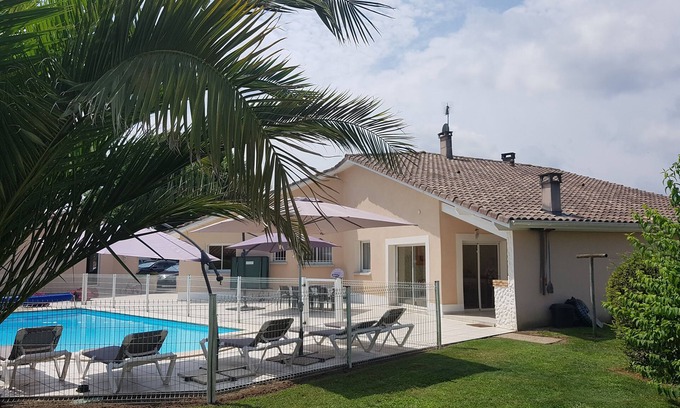Saint-Vincent-de-Tyrosse House | Beautiful Villa with Heated Pool near Hossegor Capbreton