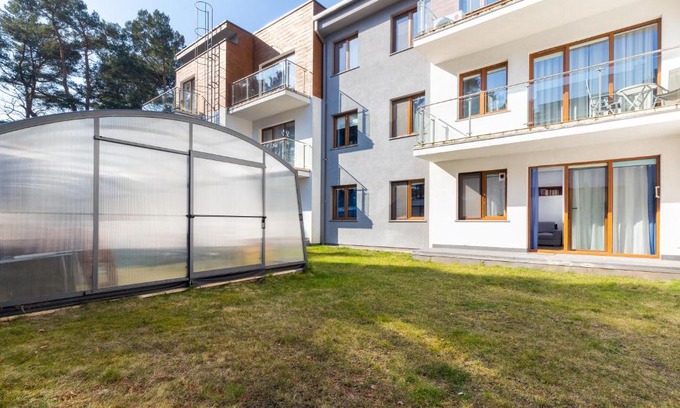 Jastrzebia Gora Apartment | Oceanfront Villa 4 Pory Roku: Family-Friendly Retreat
