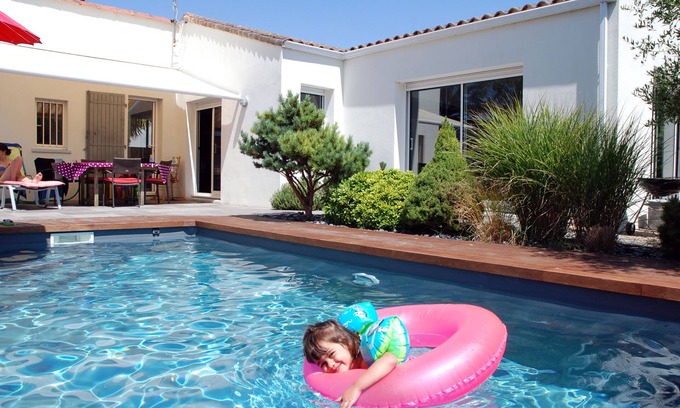Angoulins Villa | Elegant Villa by the Sea with Pool and Spa Amenities