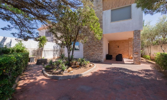 Torre Specchia Ruggeri Villa | Charming Villa Near the Beach with Garden and Parking