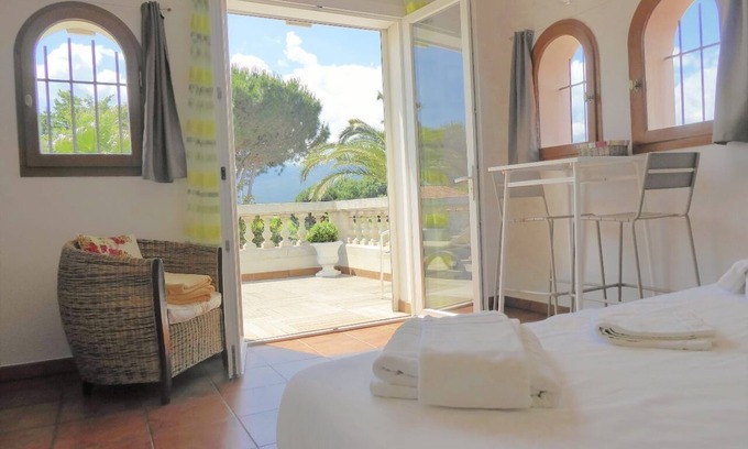 Argeles-sur-Mer Villa | Villa 400m2, 6 bedrooms, 10 min walk to the beach
