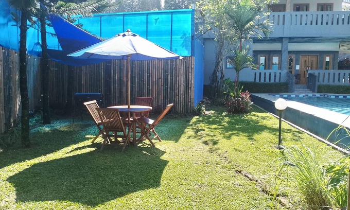 Cisarua Villa | Relaxing Villa with Pool and Spa for Family Getaways