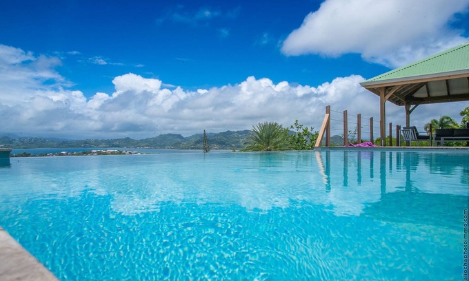 Le Robert Villa | Elegant Villa with Pool and Breathtaking Ocean Views