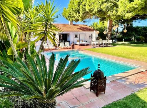 Alfa-Mar House | Villa - 5 min walk from beach. 12 people