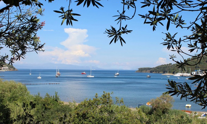 Mola Villa | Beachside Villa with Kayaks and Oceanfront Garden Oasis
