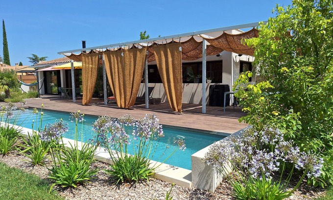 L'Isle-sur-la-Sorgue Villa | VILLA 6 persons, 5*, with swimming pool, spa and river