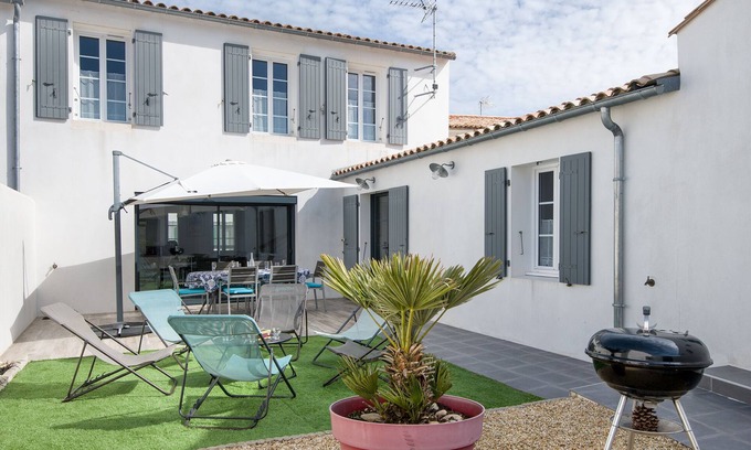Le Bois-Plage-en-Re House | Idyllic Villa for 6 in Central Bois Plage - Unmatched Comfort