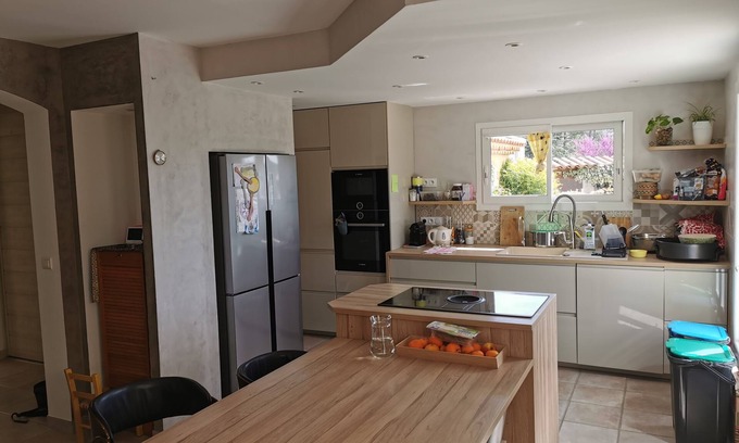 Pierrevert Villa | Family-Friendly Villa 7/8p in Pierrevert with Pool & Kitchen