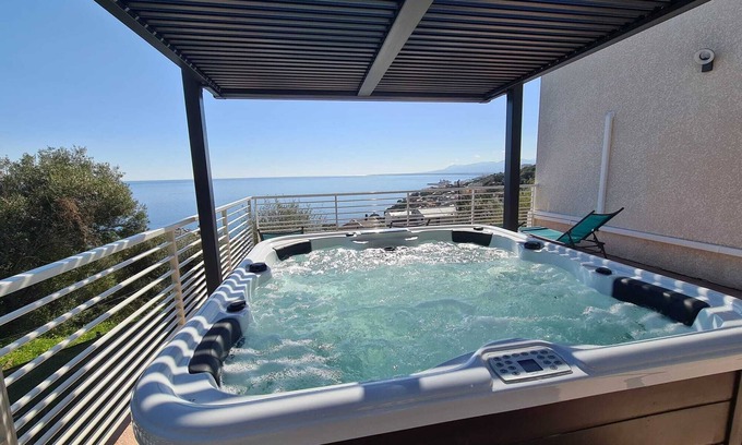 Pietranera Villa | Villa with Jacuzzi & Ocean View - Guest Rated 10/10