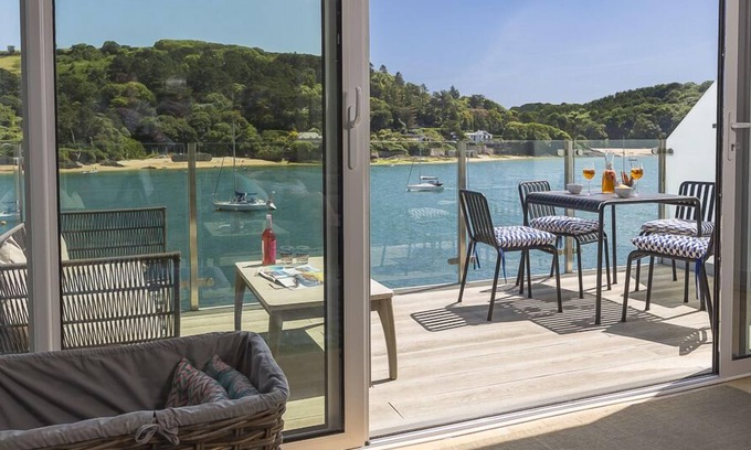 Salcombe Cottage | Experience Oceanfront Bliss at Villa 8, Estura