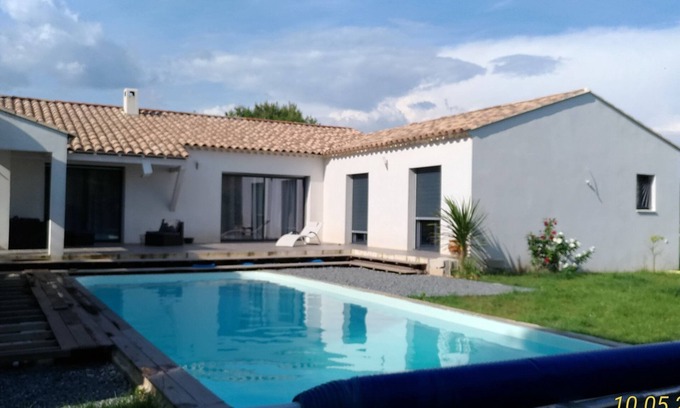 Sollies-Ville House | Relaxing Villa for 8 with Pool - Perfect Getaway Awaits!