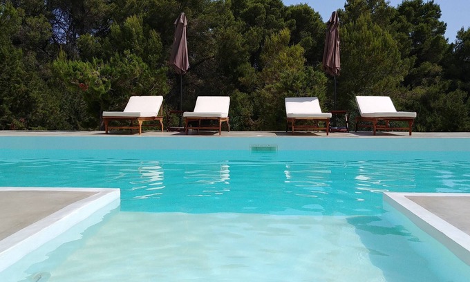 Sant Josep de sa Talaia Villa | Beautiful Villa for 8 with Pool near Cala Tarida