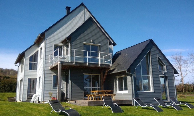 Pennedepie Villa | Beautiful Villa for 8 in Pennedepie with Ocean Views